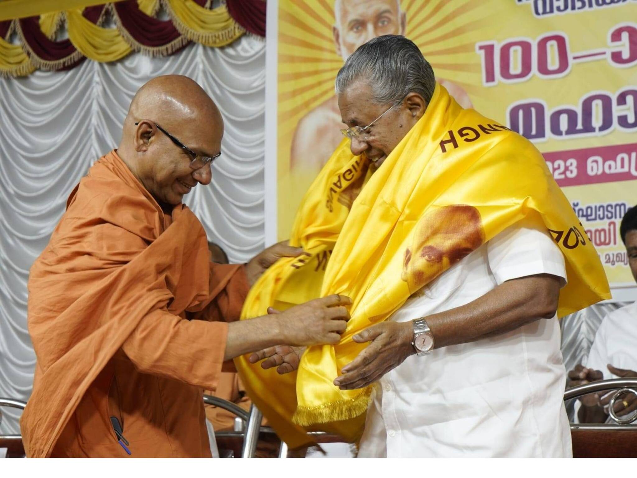 'അമ്പലങ്ങൾ സ്ഥാപിച്ച ഗുരുതന്നെയാണ് അമ്പലങ്ങളെക്കാള്‍ പ്രാധാന്യം വിദ്യാലയങ്ങള്‍ക്കുണ്ടെന്ന് പറഞ്ഞത്' സർവമത സമ്മേളന ശതാബ്ദിയിൽ മുഖ്യമന്ത്രി