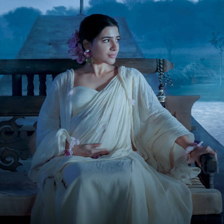  തുടക്കത്തിൽ ഈ വേഷം ചെയ്യുന്നത് പേടിച്ചിരുന്നുവെന്നും, കഴിഞ്ഞ കുറച്ച് വർഷങ്ങളായി താൻ വെല്ലുവിളികൾ ഏറ്റെടുക്കുകയായിരുന്നുവെന്നും അവർ പറയുന്നു. ലളിതമായ ഒരു പ്രണയകഥയല്ലാത്ത ഈ തിരക്കഥയിൽ നിർമ്മാതാവ് ദിൽ രാജുവിന് നല്ല വിശ്വാസമുണ്ടെന്നും അവർ പറഞ്ഞു