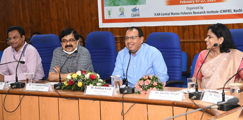  40 മുതൽ 80 ലക്ഷം ടൺ വരെ ഉൽപാദനമാണ് ഇന്ത്യയിൽ മാരികൾച്ചറിലൂടെലക്ഷ്യമിട്ടിരിക്കുന്നത്. എന്നാൽ, ഒരു ലക്ഷം ടണ്ണിൽ താഴെ മാത്രമാണ് ഇപ്പോഴത്തെ ഉൽപാദനം. ഇത് വർധിപ്പിക്കാനാണ് സിഎംഎഫ്ആർഐ ലക്ഷ്യമിടുന്നതെന്നും ഡോ ഗോപാലകൃഷ്ണൻ പറഞ്ഞു. കേന്ദ്ര ഓരുജലമത്സ്യകൃഷി ഗവേഷണ സ്ഥാപനം (സിബ) ഡയറക്ടർ ഡോ കുൽദീപ് കെ ലാൽ വിന്റർ സ്‌കൂൾ ഉദ്ഘാടനം ചെയ്തു.