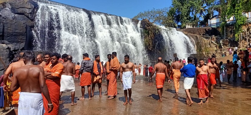  കന്യാകുമാരി ജില്ലയിലെ ചരിത്രപ്രധാനമായ 12 ശിവക്ഷേത്രങ്ങളിലാണ് ഭക്തർ ദർശനം നടത്തുന്നത്. കാവി വസ്ത്രവും കഴുത്തിൽ രുദ്രാക്ഷമാലയും, കൈയിൽ ഭസ്മ സഞ്ചിയും വീശരറിയുമായി ശിവ ഭഗവാനെ ഭക്തർ കാൽനടയായി 12 ക്ഷേത്രങ്ങളിൽ എത്തി ദർശനം നടത്തുന്നതിനാണ് ശിവാലയ ഓട്ടം എന്ന് പറയുന്നത്.