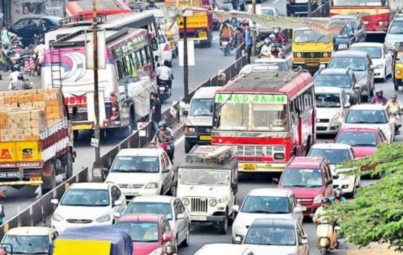  പുതുതായി വാങ്ങുന്ന കാറുകളുടെയും സ്വകാര്യ ആവശ്യത്തിനായി വാങ്ങുന്ന മറ്റ് വാഹനങ്ങളുടെയും നികുതി വര്‍ധിപ്പിച്ചിട്ടുണ്ട്. 5 ലക്ഷം രൂപ വരെ വിലയുള്ള കാറുകളുടെ നികുതിയില്‍ ഒരു ശതമാനവും അഞ്ച് ലക്ഷം രൂപ മുതല്‍ 15 ലക്ഷം രൂപ വരെ വിലയുള്ളവയുടെ നികുതിയില്‍ രണ്ട് ശതമാനവും 15 ലക്ഷം മുതല്‍ 30 ലക്ഷം രൂപ വരെ വിലയുള്ളവയ്ക്ക് ഒരു ശതമാനവും നികുതി വര്‍ധനവാണ് വരുത്തുന്നത്. ഇതുവഴി 340 കോടി രൂപയുടെ അധിക വരുമാനമാണ് സര്‍ക്കാര്‍ പ്രതീക്ഷിക്കുന്നത്.
