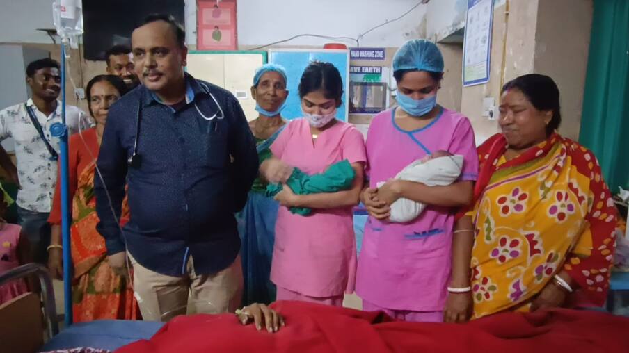  ഇരട്ട അറകളുള്ള ഗര്‍ഭപാത്രത്തില്‍ വളർച്ച പൂർത്തിയായ ഇരട്ടകുഞ്ഞുങ്ങൾക്ക് യുവതി ജന്മം നല്‍കി. വൈദ്യശാസ്ത്രത്തിലെ തന്നെ അപൂർവങ്ങളിൽ അപൂർവമായ ഗർഭധാരണമാണിത്. ശാന്തിപൂര്‍ സ്റ്റേറ്റ് ജനറല്‍ ആശുപത്രിയിലാണ് ശസ്ത്രക്രിയയിലൂടെ അര്‍പിത എന്ന യുവതി ഇരട്ട കുഞ്ഞുങ്ങള്‍ക്ക് ജന്മം നല്‍കിയത്. ലോകത്തില്‍ ഇതുവരെ ഇത്തരം 17 കേസുകള്‍ റിപ്പോർട്ട് ചെയ്തിട്ടുണ്ട്. ഇന്ത്യയില്‍ ഇത് മൂന്നാമത്തെ കേസാണ്.