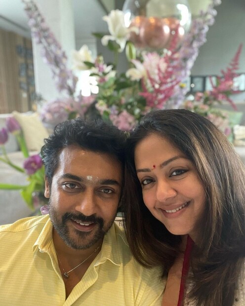  തങ്ങളുടെ പ്രണയത്തെ കുറിച്ചും വിവാഹത്തെ കുറിച്ചും സൂര്യയും ജ്യോതികയും അധികം ആരോടും പറഞ്ഞിരുന്നില്ല എന്നതാണ് വാസ്തവം. ഇരുവരും ഒന്നിച്ച് അഭിനയിച്ച സില്ലുനു ഒരു കാതൽ എന്ന സിനിമയ്ക്ക് ശേഷമായിരുന്നു ഇരുവരുടേയും വിവാഹം.
