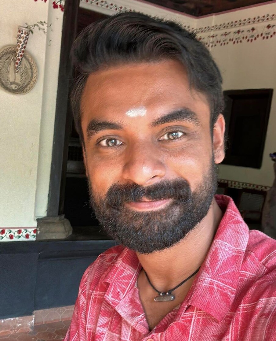  പ്രൊജക്റ്റ് ഡിസൈനർ ബാദുഷ എൻ.എം.. പ്രൊഡക്‌ഷൻ ഡിസൈനർ ഗോകുൽ ദാസ്. പ്രൊഡക്‌ഷൻ കൺട്രോളർ പ്രിൻസ് റാഫെൽ. കോസ്റ്റും ഡിസൈനർ പ്രവീൺ വർമ്മ; മേക്കപ്പ് റോണെക്സ് സേവിയർ. എഡിറ്റിങ് ഷമീർ മുഹമ്മദ്. സ്‌റ്റീരിയോസ്കോപിക് 3D കൺവർഷൻ റെയ്സ് 3D. കളറിസ്റ്റ് ഗ്ലെൻ കാസ്റ്റിൻഹോ. സ്റ്റണ്ട്സ് വിക്രം മോർ. ഫിനിക്സ് പ്രഭു. പി ആർ ആൻഡ് മാർക്കറ്റിങ് ഹെഡ് വൈശാഖ് സി. വടക്കേവീട്. മാർക്കറ്റിങ് ഡിസൈൻ പപ്പറ്റ് മീഡിയ; വാർത്താ പ്രചരണം -ജിനു അനിൽകുമാർ, പി.ശിവപ്രസാദ്. സ്റ്റിൽസ്: ബിജിത്ത് ധർമ്മടം. ഡിസൈൻ: യെല്ലോടൂത്ത് എന്നിവരാണ് മറ്റ് അണിയറ പ്രവർത്തകർ.
