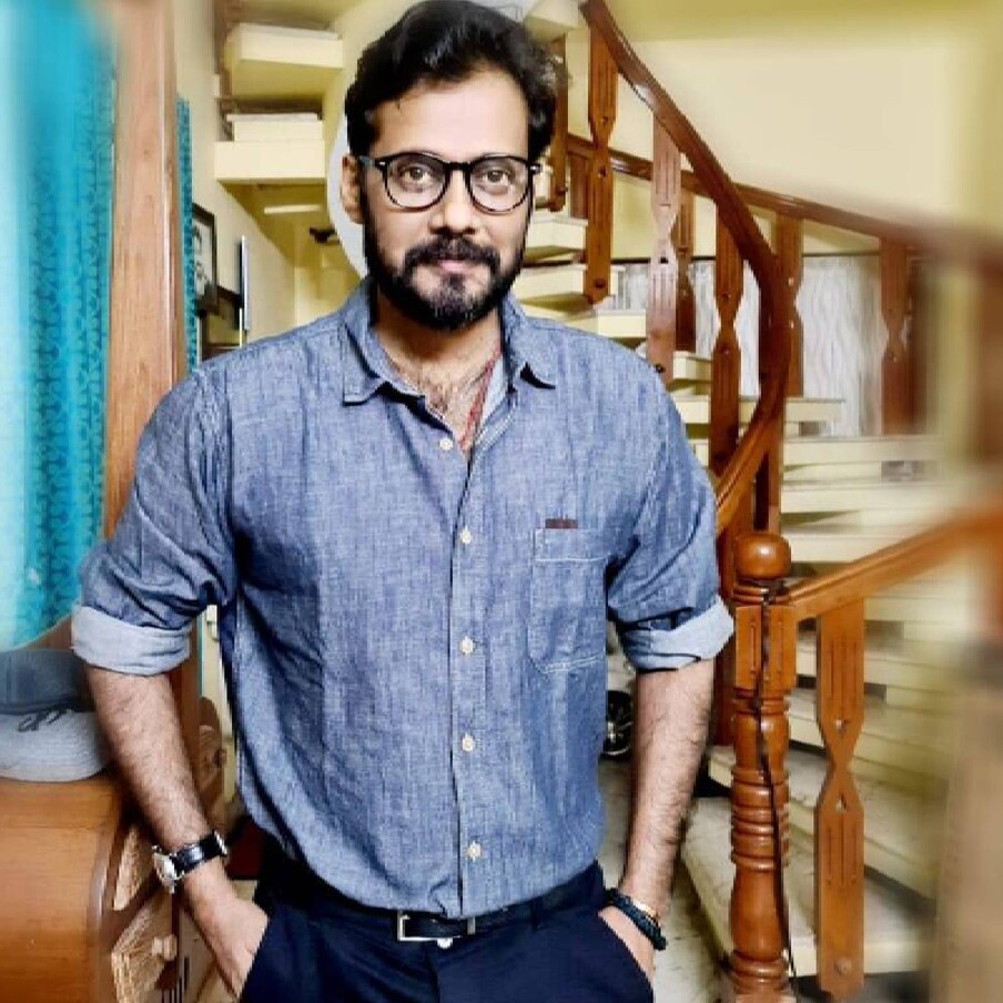  നടനെ ഗുരുതരാവസ്ഥയിൽ ആശുപത്രിയിൽ പ്രവേശിപ്പിച്ച വിവരം വാർത്തായതില്പിന്നെയാണ് താരത്തിന്റെ ആരോഗ്യസ്ഥിതിയെ കുറിച്ച് പുറംലോകം അറിഞ്ഞത്. കൊച്ചിയിൽ ആശുപത്രിയിലാണ് ബാല ചികിത്സ തേടിയത്
