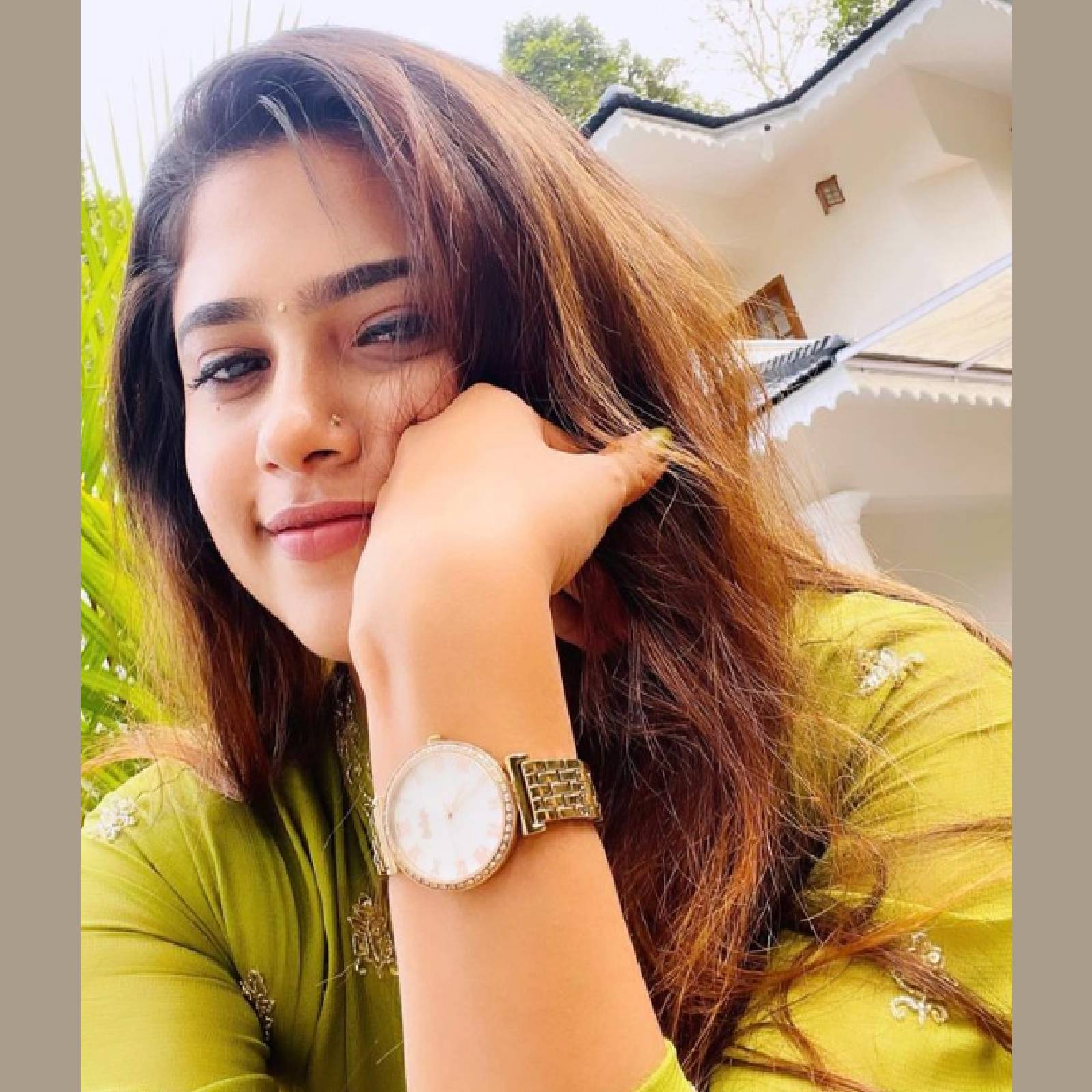  ഇനിയും ഈ പ്രവണത തുടർന്നാൽ നിയമനടപടി സ്വീകരിക്കേണ്ടി വരും എന്ന് അഞ്ചു വ്യക്തമാക്കി. MDMA യുമായി ഇക്കഴിഞ്ഞ ചൊവ്വാഴ്ച പിടിയിലായ നാടക നടിയുടെ പേര് അഞ്ചു കൃഷ്ണ എന്നാണ്. ഇതാണ് അഞ്ചു കൃഷ്ണ അശോകിന് തലവേദനയായതും