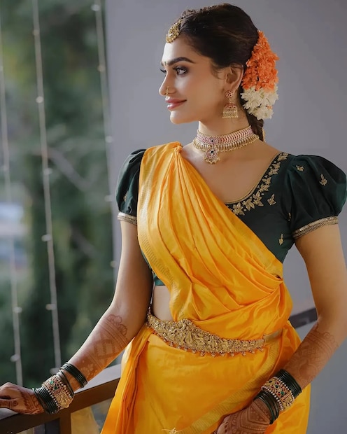  ദിലീപ്, കാവ്യ മാധവൻ, ലാൽ, സിദ്ദിഖ്, അനുശ്രീ, മേജർ രവി, ദേവൻ, മനോജ് കെ. ജയൻ, ജോജു ജോർജ്ജ്, മിയ തുടങ്ങിയവർ വിവാഹത്തിന് പങ്കെടുത്തിരുന്നു