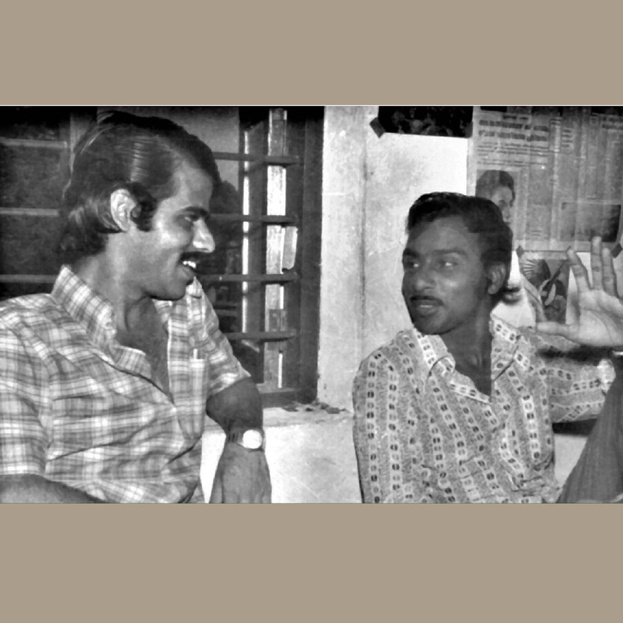  മെഡിസിന് ലഭിച്ച സീറ്റ് വേണ്ടെന്നു വച്ച്, അച്ഛന്റെ പിണക്കത്തിന് കാരണമായി മാധ്യമപ്രവർത്തനവും, അതിനു ശേഷം സിനിമയും തിരഞ്ഞെടുത്ത മകൻ. സിനിമാ മാസികയിലെ ജോലി തിരഞ്ഞെടുത്തത് തന്നെ സിനിമ എന്ന സ്വപ്നം മുന്നിൽക്കണ്ട് മാത്രം. ഈ ചിത്രം പകർത്തിയ വർഷം 1975. ഈ രണ്ടുപേരും മലയാള ചലച്ചിത്ര സംവിധായകരാണ്. പിൽക്കാലത്ത് അവരുടെ സിനിമയും കഥാപാത്രങ്ങളും മലയാളി പ്രേക്ഷകർ നെഞ്ചോടു ചേർത്തു