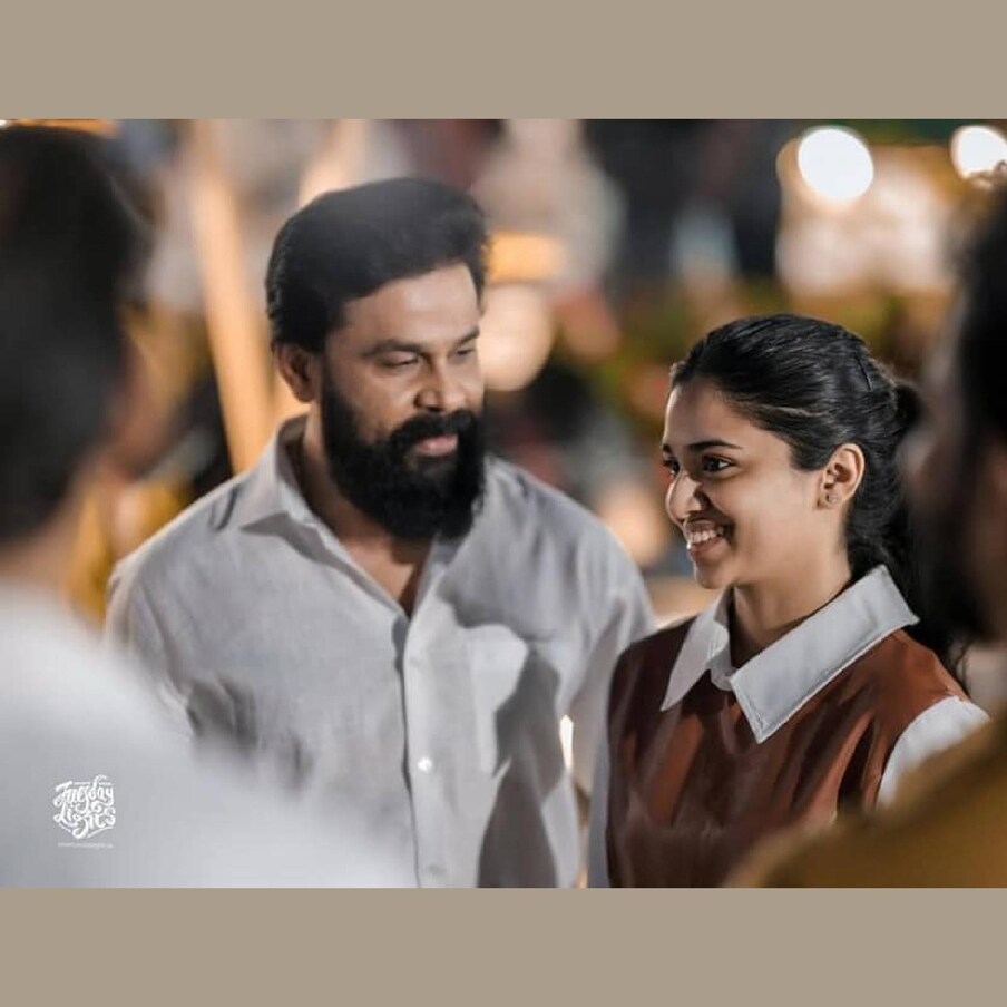  അടുത്തിടെ സംവിധായകൻ അരുൺ ഗോപിയുടെ ഇരട്ടക്കുട്ടികളുടെ ആദ്യ പിറന്നാളിന് ദിലീപും കുടുംബവും പങ്കെടുത്തിരുന്നു. ഇതിൽ മീനാക്ഷിയും ദിലീപും കാവ്യയും മഹാലഷ്മിയും ചേർന്നുള്ള ചിത്രങ്ങൾ ശ്രദ്ധ നേടിയിരുന്നു