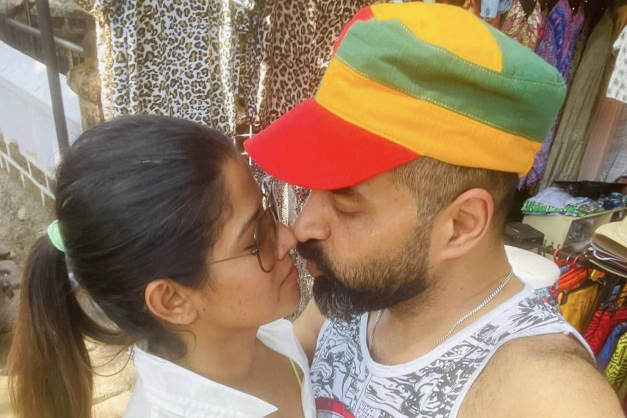 അമൃതയോട് ചേർന്ന് ഗോപിസുന്ദർ; പ്രണയനിമിഷങ്ങൾ വൈറൽ