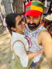 അമൃതയോട് ചേർന്ന് ഗോപിസുന്ദർ; പ്രണയനിമിഷങ്ങൾ വൈറൽ