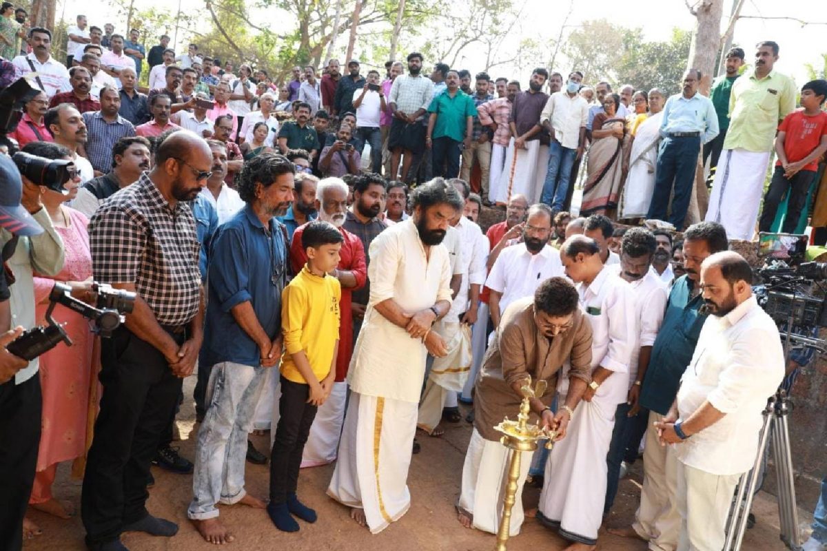 ചിത്രത്തിന്റെ പൂജയും സ്വച്ചോണ്‍ കര്‍മ്മവും കണ്ണൂര്‍ ബക്കളം കടമ്പേരി ശ്രീ ചുഴലി ഭഗവതി ക്ഷേത്രാങ്കണത്തില്‍ വെച്ച് നടന്നു