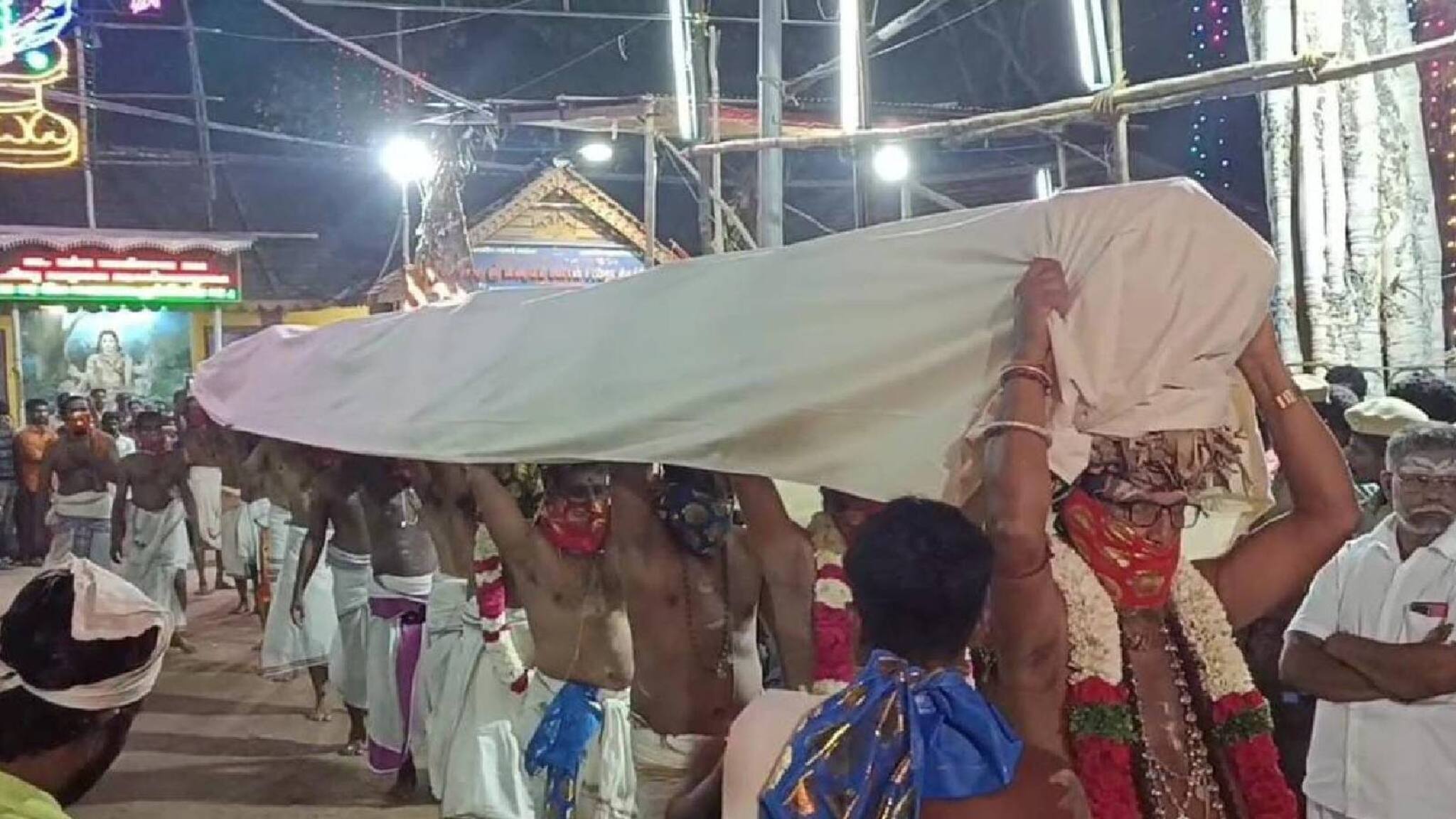 കടൽതൊട്ട് കാൽ നനച്ച് പെൺകടൽ; മണ്ടയ്ക്കാട്  കൊട മഹോത്സവത്തിൽ പതിനായിരങ്ങൾ