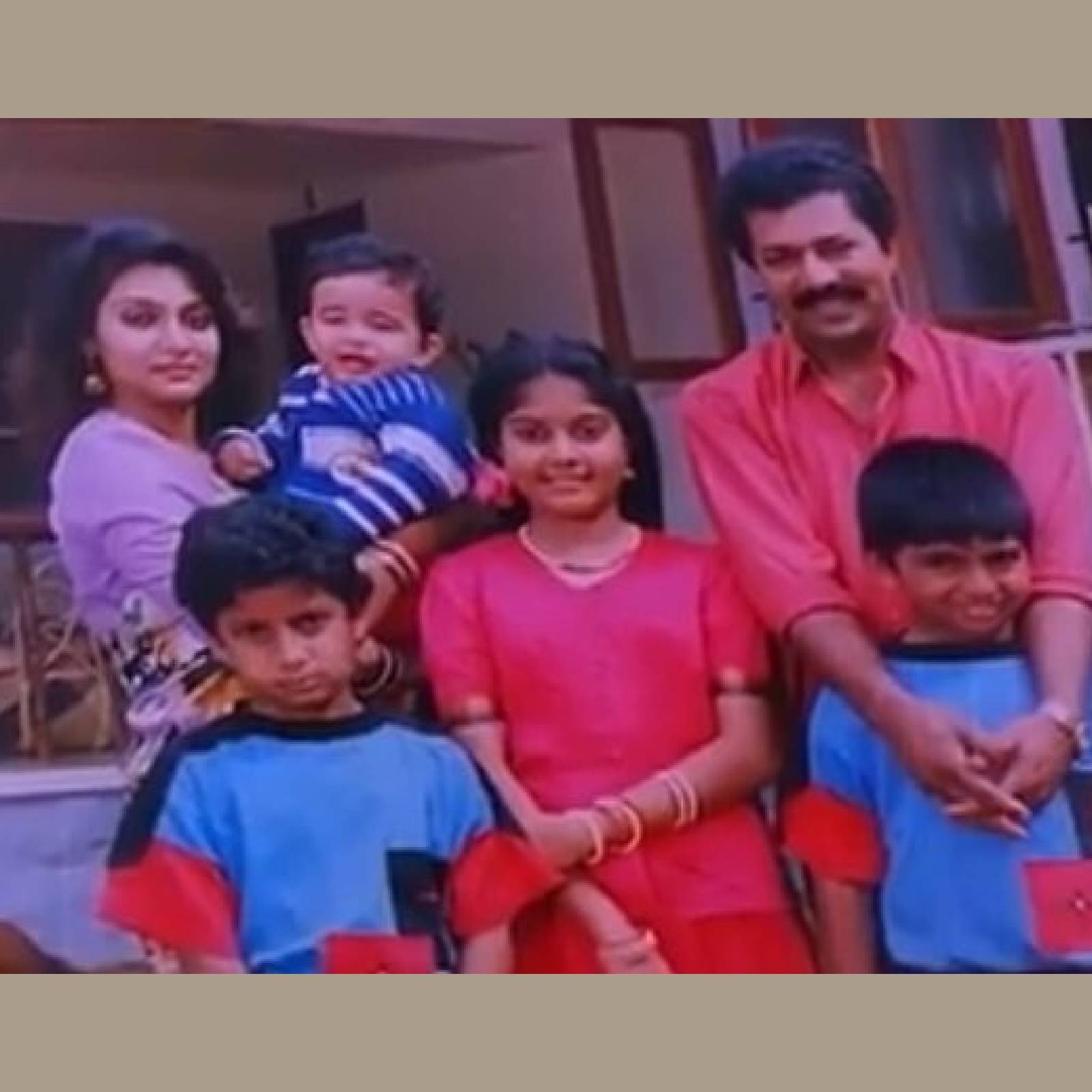  'ആകാശദൂത്' സിനിമയിൽ നടൻ മുരളിക്കും നാല് ബാലതാരങ്ങൾക്കുമൊപ്പം മാധവി