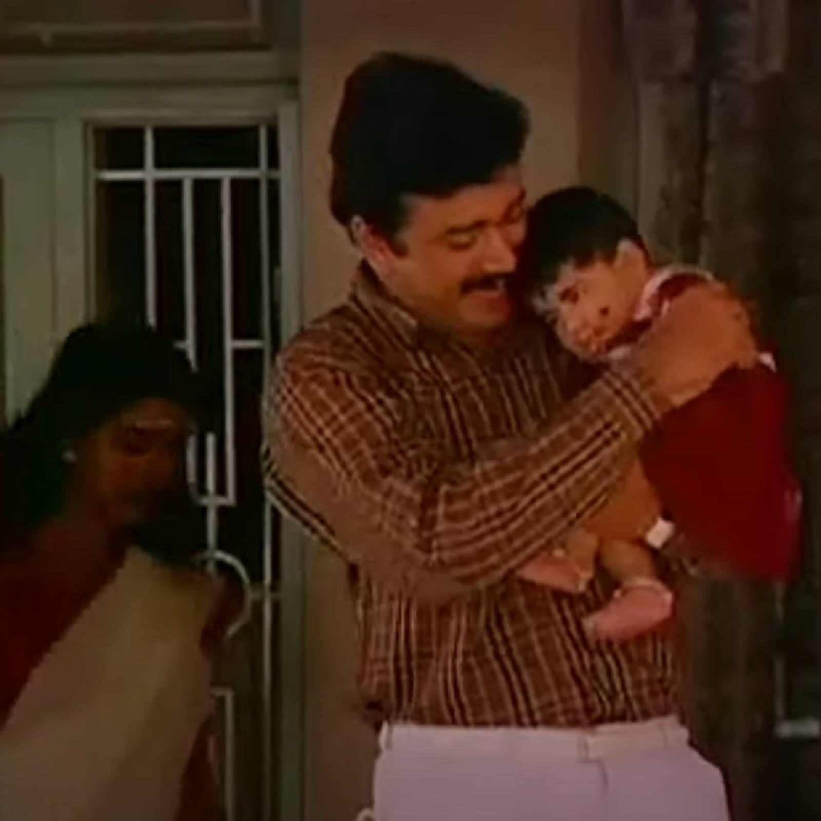  മാളൂട്ടി സിനിമയിൽ ജയറാമിന്റെയും ഉർവ്വശിയുടെയും മകളായി എത്തിയതിന്റെ ക്ത അടുത്തിടെ അഭയ വെളിപ്പെടുത്തിയിരുന്നു. ബേബി ശ്യാമിലിയുടെ കൈക്കുഞ്ഞായിരിക്കുന്ന കാലമാണ് അഭയ ഹിരണ്മയിയുടേത്