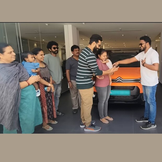  തിരുവനന്തപുരത്ത് ഓടുന്ന ഈ വിഭാഗത്തിലെ ആദ്യ കാർ ആണിത്. 2022 ഓഗസ്റ്റ് മാസത്തിലാണ് മൃദുലയ്ക്കും യുവയ്ക്കും മകൾ പിറന്നത്. ധ്വനി എന്നാണ് കുഞ്ഞിന് പേര്