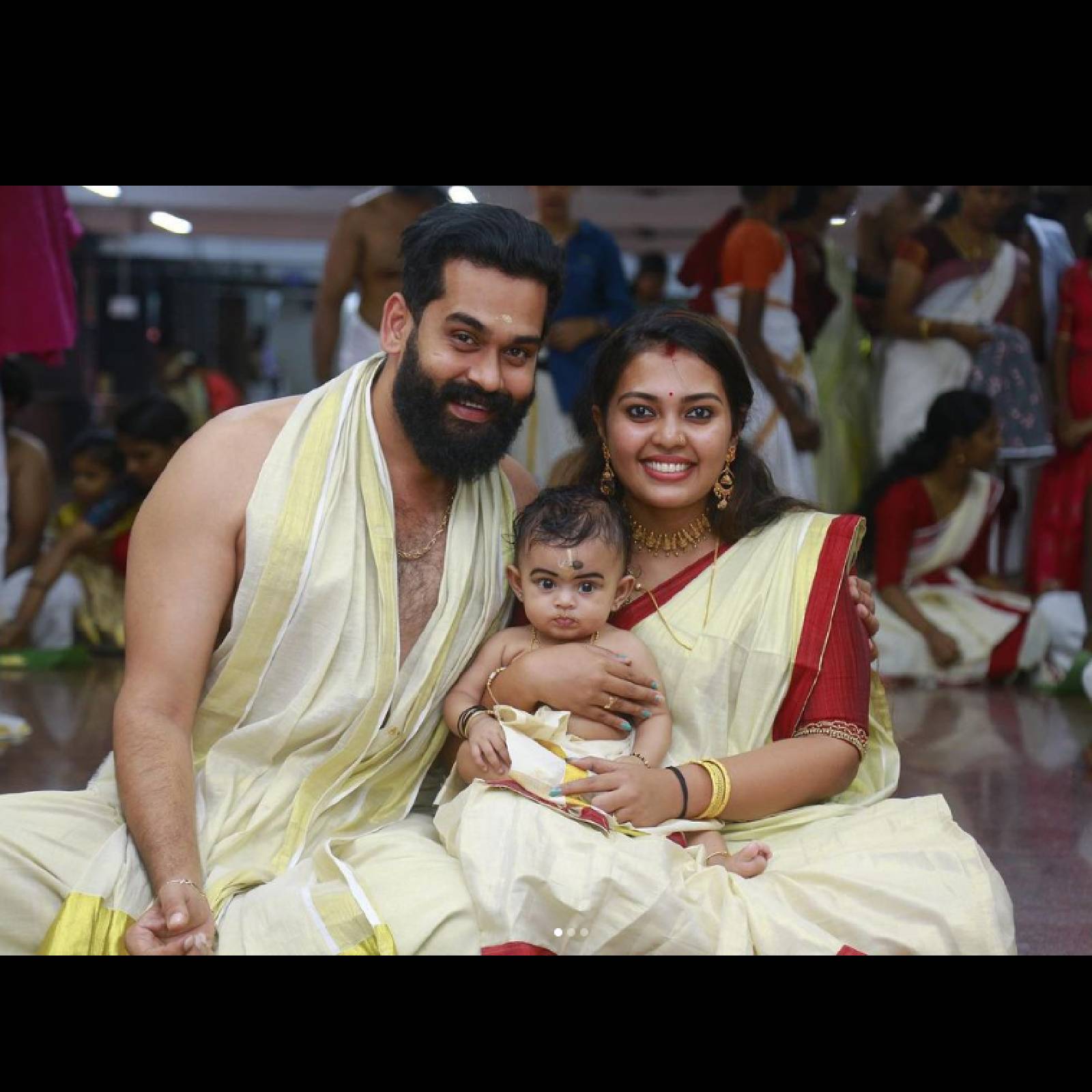  പിറന്ന് അധികനാളാകും മുൻപേ 'മഞ്ഞിൽ വിരിഞ്ഞ പൂവ്' സീരിയലിൽ ധ്വനി ബാലതാരമായി അരങ്ങേറ്റം കുറിച്ചിരുന്നു