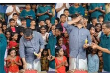 പാലക്കാട് രാജൻ മാഷുടെയും ജമീല ടീച്ചറുടെയും യാത്രയയപ്പിനെത്തിയ മന്ത്രിക്ക് 'സര്‍പ്രൈസ്'  ഒരുക്കി  വിദ്യാര്‍ത്ഥികളും