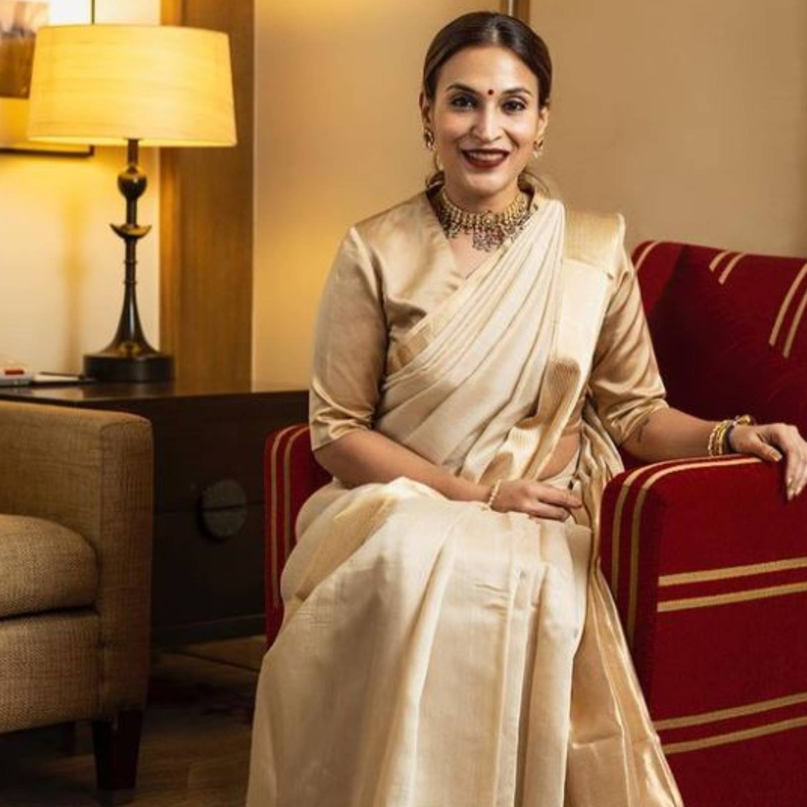  2019 മുതല്‍ ആഭരണങ്ങള്‍ കുറേശ്ശെയായി മോഷ്ടിച്ചെന്നും 60 പവന്‍ ആഭരണം പണമാക്കിമാറ്റിയെന്നും ഈശ്വരി പൊലീസിനു മൊഴി നല്‍കി. 2019 ല്‍ സഹോദരി സൗന്ദര്യയുടെ വിവാഹത്തിനാണ് ഐശ്വര്യ അവസാനമായി ആഭരണങ്ങള്‍ അണിഞ്ഞിരുന്നത്. തുടര്‍ന്ന് ലോക്കറില്‍ വെച്ചിരിക്കുകയായിരുന്നു.