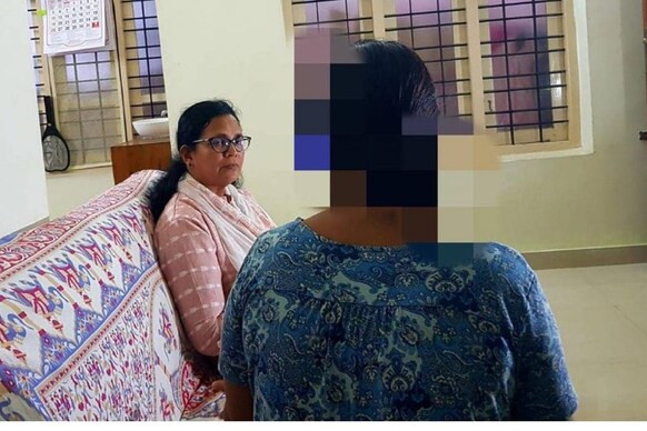 'സർക്കാരിന്‍റെ ഉദാസീനത ക്രിമിനലുകൾക്ക് അനുകൂലമാകുന്നു'; തിരുവനന്തപുരത്ത് അക്രമത്തിനിരയായ സ്ത്രീയേ സന്ദർശിച്ച ശേഷം ക
