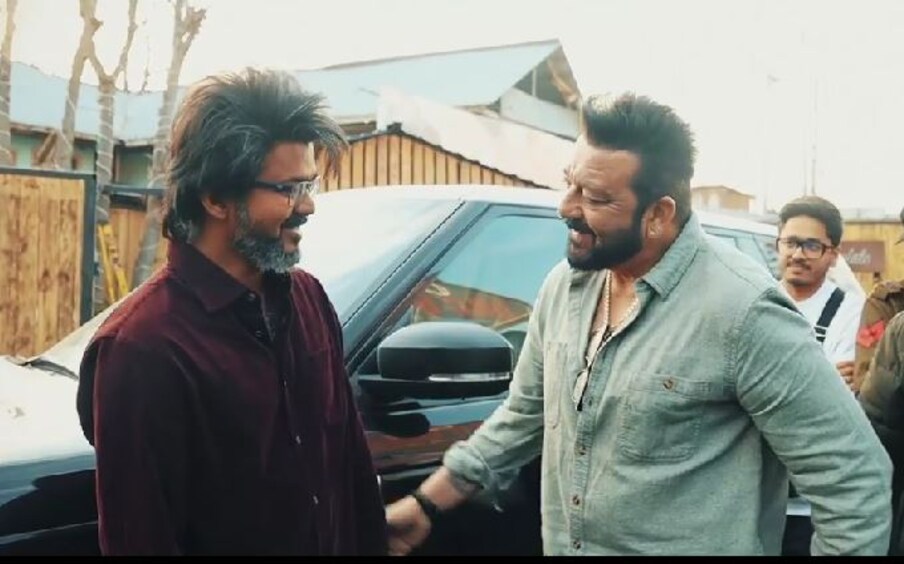  തെന്നിന്ത്യന്‍ സിനിമാ ലോകം ഉറ്റുനോക്കുന്ന ദളപതി വിജയ് - ലോകേഷ് കനകരാജ് ടീമിന്‍റെ 'ലിയോ'യില്‍ അഭിനയിക്കാന്‍ ബോളിവുഡ് താരം സഞ്ജയ് ദത്ത് കശ്മീരിലെത്തി.