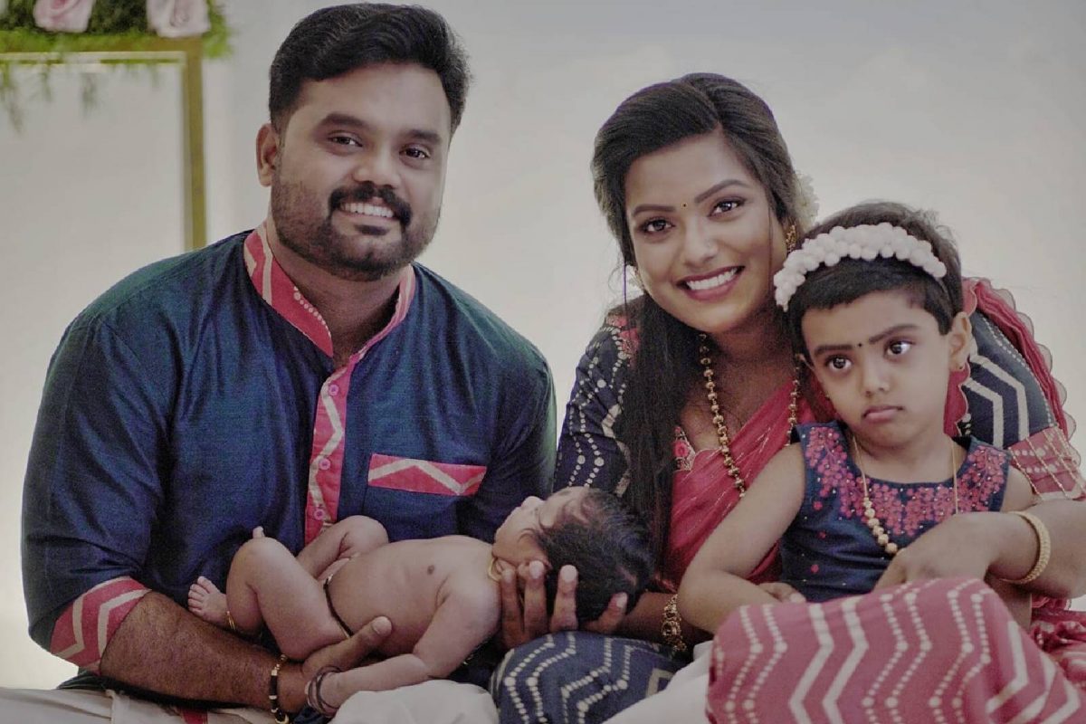 Sanju and Lakshmy | ഇളയകുഞ്ഞിന്റെ നൂലുകെട്ട് കഴിഞ്ഞു; സകുടുംബം സഞ്ജുവും ലക്ഷ്മിയും