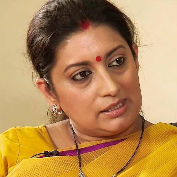  ഭർത്താവ് സുബിൻ അന്ന് വിദേശത്തായിരുന്നു. മകൻ സൊഹർ വീട്ടിൽ തനിച്ചും. നല്ല മഴയുള്ള സമയം. ഓട്ടോയിൽ യാത്ര ചെയ്യവേ രക്തസ്രാവമുണ്ടായി. ലോഖണ്ഡ്വാലയിലെ ക്ലിനിക്കിൽ കൊണ്ടുവിടാൻ ഡ്രൈവറോട് ആവശ്യപ്പെട്ടു. അവിടെ ചെന്നതും ഒരു നേഴ്സ് ഓട്ടോഗ്രാഫിനായി ഓടിയെത്തി. അതൊപ്പിട്ടു കൊടുത്ത ശേഷം, തനിക്ക് ഗർഭം അലസിയതായി തോന്നുന്നു എന്നും അഡ്മിറ്റ് ചെയ്യണമെന്നും സ്‌മൃതി ആവശ്യപ്പെട്ടു. മകനെ നോക്കാൻ ഒരാളെ വിളിച്ചേൽപ്പിച്ചു