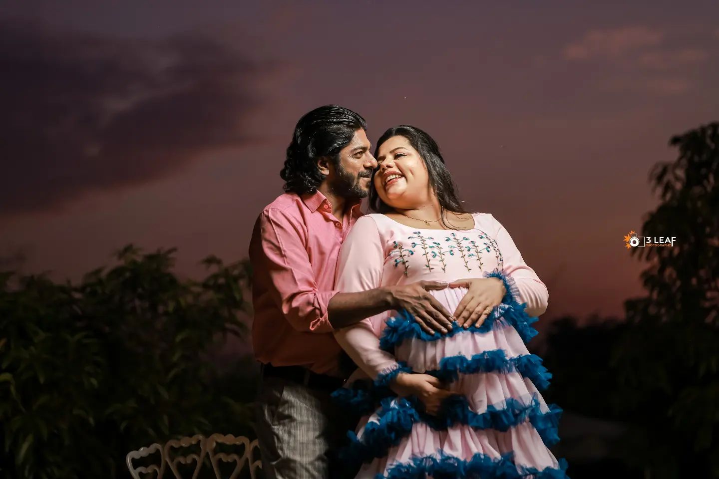  'വിശേഷം ഒന്നുമായില്ലേ' എന്ന ചോദ്യം മുൻനിർത്തിയാണ് സ്നേഹ ഗർഭിണിയാണെന്ന വിവരം വെളിപ്പെടുത്തിയത്. ശ്രീകുമാറിന്റെയും സ്നേഹയുടെയും പ്രണയവിവാഹമായിരുന്നു