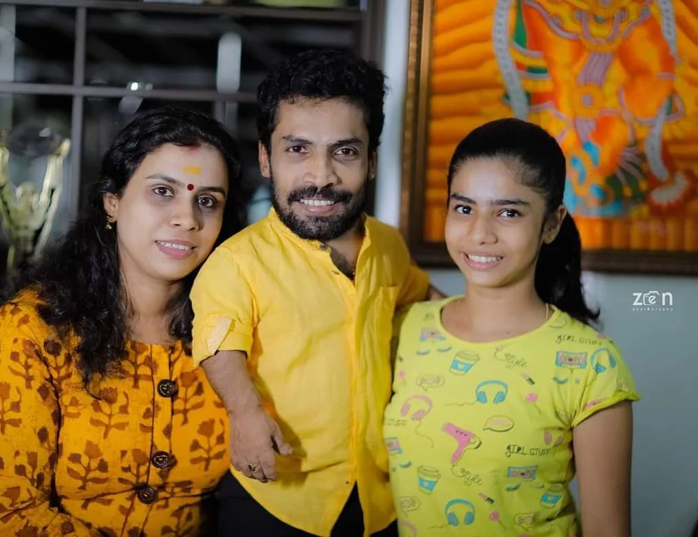  ഒരു മുഴുനീള ചിത്രത്തിൽ പ്രധാന വേഷം ചെയ്ത ഏറ്റവും ഉയരം കുറഞ്ഞ നടൻ എന്ന ഗിന്നസ് റെക്കോർഡ് ഗിന്നസ് പക്രുവിന്‍റെ പേരിലുണ്ട്.