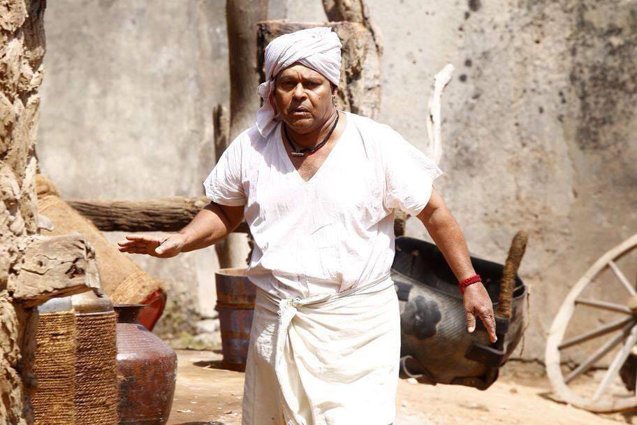  2006 ൽ പുറത്തിറങ്ങിയ ചിത്രത്തിൽ പരേഷ് റാവൽ ,സുധചന്ദ്രൻ, ഓം പുരി, റിതേഷ് ദേശ്മുഖ് , രാജ്പാൽ യാദവ് , അസ്രാണി എന്നിവരായിരുന്നു പ്രധാന വേഷങ്ങളിൽ എത്തിയത്.
