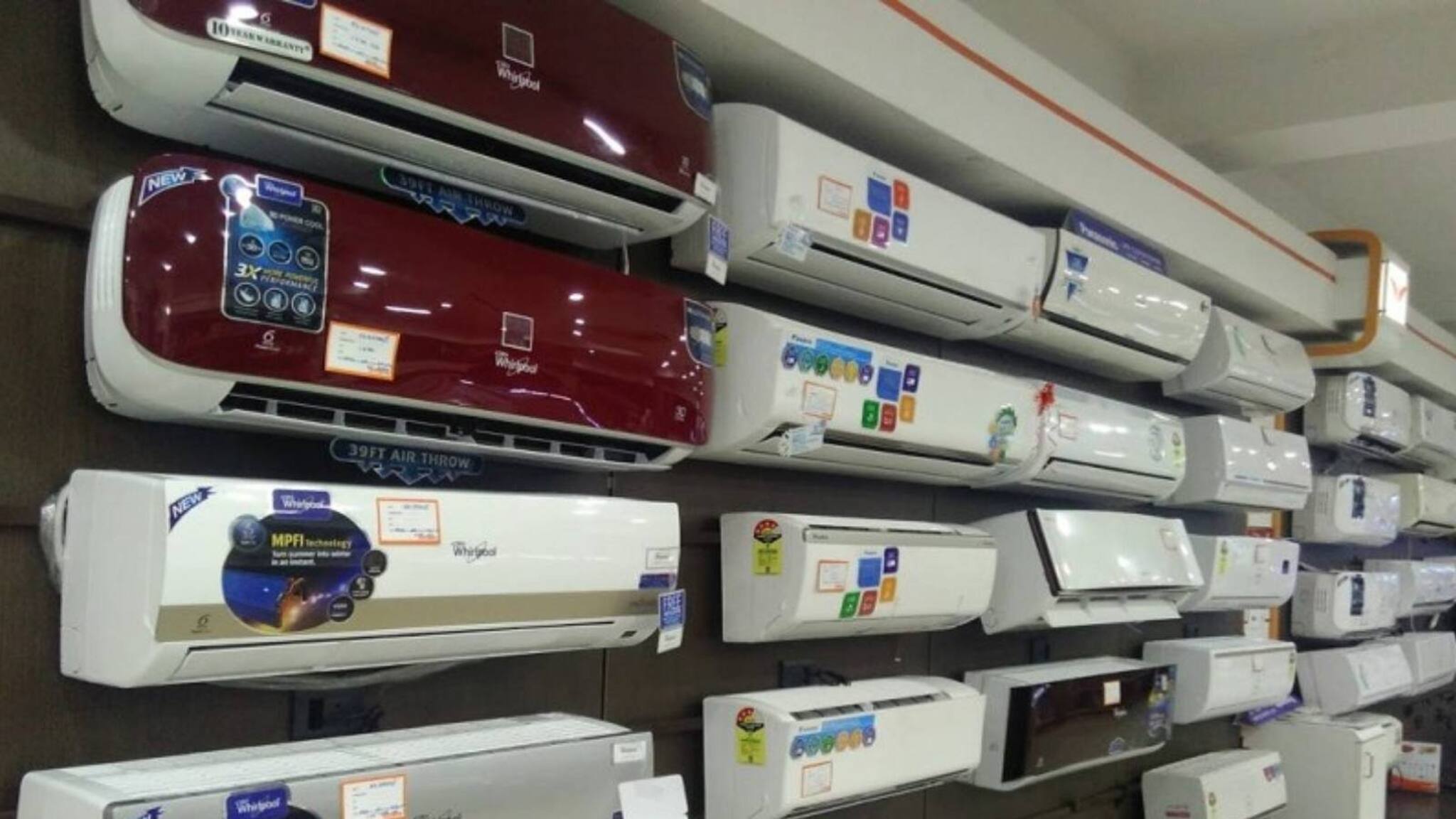 എസി വാങ്ങുമ്പോൾ ശ്രദ്ധിക്കേണ്ട കാര്യങ്ങൾ; വീടിനും ഓഫീസിനും അനുയോജ്യമായവ എങ്ങനെ തിരഞ്ഞെടുക്കാം?