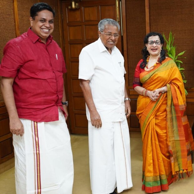  തിരുവനന്തപുരം: മുതിർന്ന നടി ഷീല നിയമസഭയിലെത്തി മുഖ്യമന്ത്രിയെയും സ്പീക്കറെയും കണ്ടു. നിയമസഭാ നടപടിക്രമങ്ങളും വിഐപി ഗ്യാലറിയിലിരുന്ന് കണ്ടശേഷമായിരുന്നു മടങ്ങിയത്.