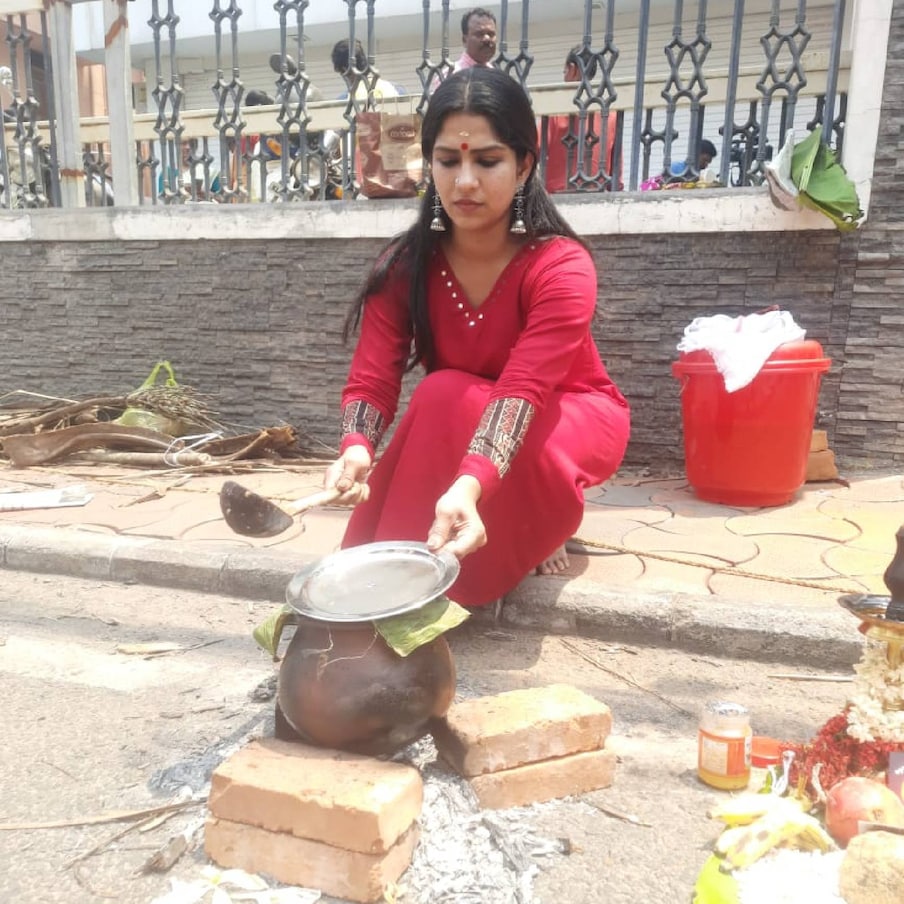  പൊങ്കാല അർപ്പിക്കുന്ന നടി സ്വാസിക വിജയ്