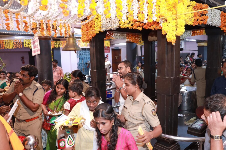  പൊങ്കാല ചടങ്ങുകൾക്ക് മുൻപായി ആറ്റുകാൽ ക്ഷേത്രദർശനം നടത്തുന്ന ബി.ജെ.പി. സംസ്ഥാന അധ്യക്ഷൻ കെ. സുരേന്ദ്രൻ