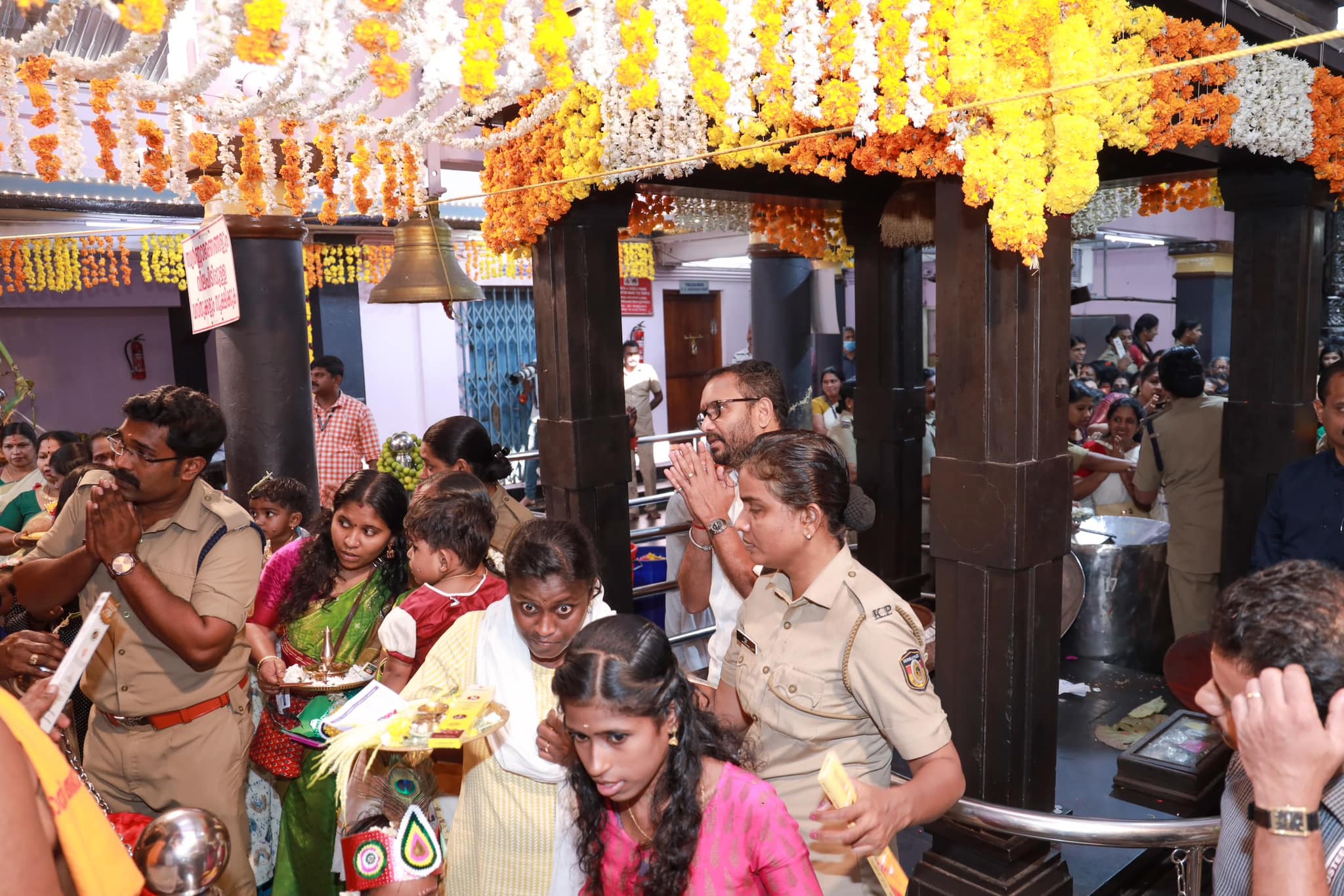  പൊങ്കാല ചടങ്ങുകൾക്ക് മുൻപായി ആറ്റുകാൽ ക്ഷേത്രദർശനം നടത്തുന്ന ബി.ജെ.പി. സംസ്ഥാന അധ്യക്ഷൻ കെ. സുരേന്ദ്രൻ