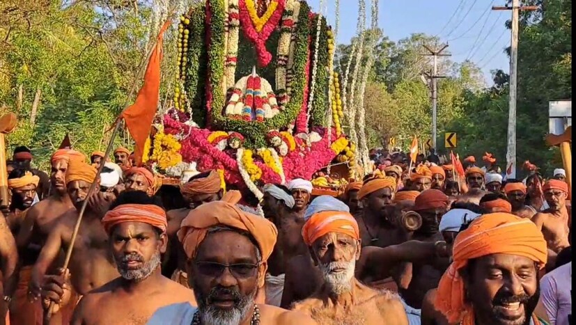  ഘോഷയാത്ര കോട്ടാർ, ശുചീന്ദ്രം, ഈത്തൻക്കാട് വഴി ഉച്ചയ്ക്ക് സ്വാമി തോപ്പിൽ എത്തിചേരും. അയ്യാ വൈകുണ്ഠസ്വാമി അവതാര ദിനത്തോടനുബന്ധിച്ച് ജില്ലാ കളക്ടർ ശ്രീധർ ഇന്ന് കന്യാകുമാരി ജില്ലയ്ക്ക് പ്രാദേശിക അവധിയും പ്രഖ്യാപിച്ചിട്ടുണ്ട്.