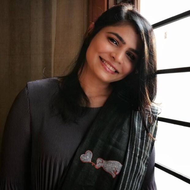  ആദ്യ ശാരീരിക ബന്ധത്തിൽ ചോരപൊടിയുന്നുവെങ്കിൽ, സ്ത്രീകൾ ഉടനടി വൈദ്യസഹായം തേടണം. അതേക്കുറിച്ച് തുറന്നു സംസാരിക്കാൻ അവർ വിമുഖത കാട്ടരുത്. ഇത് പോംവഴി കണ്ടെത്താൻ സഹായകമാകും