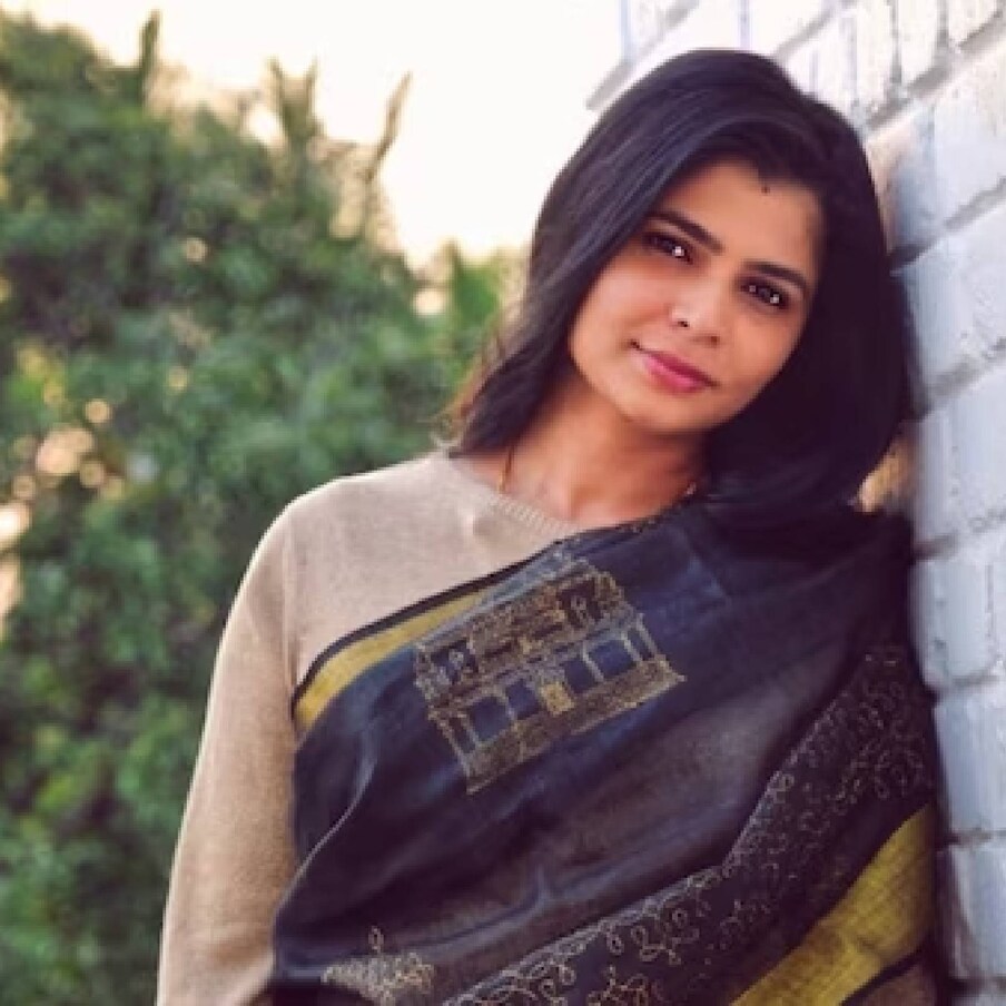  ആദ്യമായി ശാരീരിക ബന്ധത്തിൽ ഏർപ്പെടുമ്പോൾ സ്ത്രീകൾക്ക് രക്തസ്രാവമുണ്ടെങ്കിൽ അതിനർത്ഥം അവർക്ക് വേണ്ടത്ര ലൂബ്രിക്കേഷൻ ഇല്ല എന്നാണ്. ഈ സ്ത്രീകൾ ബന്ധത്തിന് തയ്യാറല്ലെന്നും അവർ വൈദ്യസഹായവും ചികിത്സയും തേടണമെന്നും നിരൂപിക്കാം
