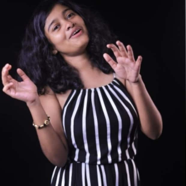  നടിയായും മോഡലായും സോഷ്യൽ മീഡിയ ഇൻഫ്ലുവെൻസറായും പ്രശസ്തയാണ് ഹനാൻ. സ്കൂൾ പഠനത്തിന് ശേഷം അതേ യൂണിഫോമിൽ മീൻ കച്ചവടം നടത്തിയതോടെയാണ് ഹനാൻ വാർത്തകളിൽ നിറഞ്ഞത്. ജീവിത ചിലവ് കണ്ടെത്താനാണ് മീൻ കച്ചവടം നടത്തുന്നതെന്ന് അന്ന് ഹനാൻ പറഞ്ഞിരുന്നു.