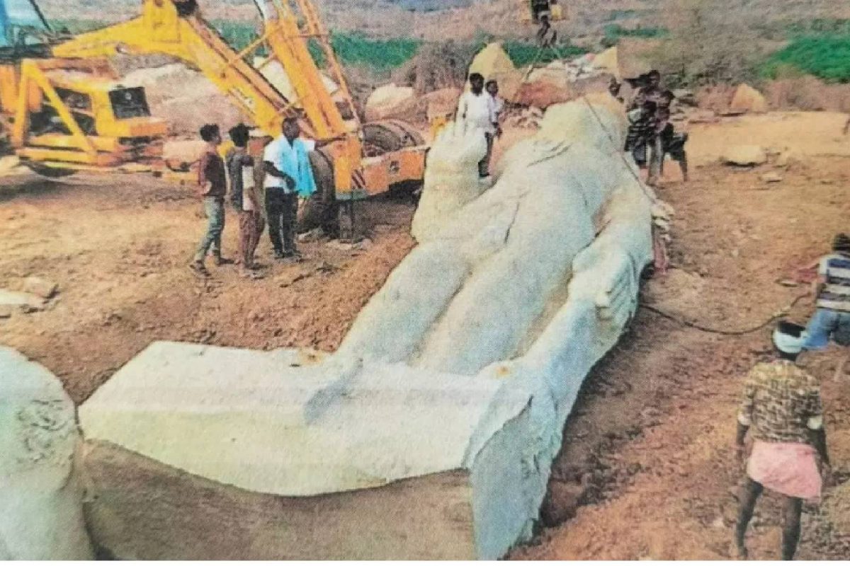 ദക്ഷിണേന്ത്യയിലെ ഏറ്റവും വലിയ ഒറ്റക്കൽ ഹനുമാന്‍ പ്രതിമ തൃശൂരിലെത്തി