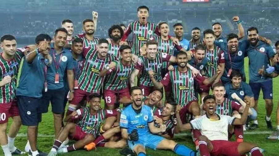 [caption id="attachment_590102" align="alignnone" width="525"] 78–ാം മിനിറ്റിൽ ലഭിച്ച കോർണർ കിക്ക് റോയ് കൃഷ്ണ ഹെഡറിലൂടെ ഗോളാക്കിയതോടെ ബെംഗളൂരുവിന് നിർണായക ലീഡ് നേടി. എന്നാൽ 7 മിനിറ്റിനു ശേഷം എടികെയ്ക്ക് ലഭിച്ച രണ്ടാം പെനൽറ്റി ഗോളാക്കി ഒപ്പമെത്തിച്ച് പെട്രാറ്റോസ്. 90 മിനിറ്റിലെ ആവേശം തുടർന്നുള്ള 30 മിനിറ്റിലും തുടർന്നു. പക്ഷേ ഗോൾ നേടാനായില്ല.
 	,[object Object]