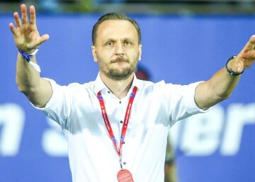 'ഇതുപോലൊരു പരിശീലകനെ നഷ്ടമാവുന്നത് ഇന്ത്യന്‍ ഫുട്‌ബോളിന് ഗുണം ചെയ്യില്ല'; വുക്കൊമനോവിച്ചിന് പിന്തുണയുമായി മഞ്ഞപ്പട