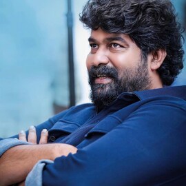 'റൂം എടുക്കാൻ പണമില്ലാതെ ജോജു പൊള്ളാച്ചി ചന്തയിൽ ചാക്ക് വിരിച്ച് കിടന്നിട്ടുണ്ട്': ലാൽജോസ്