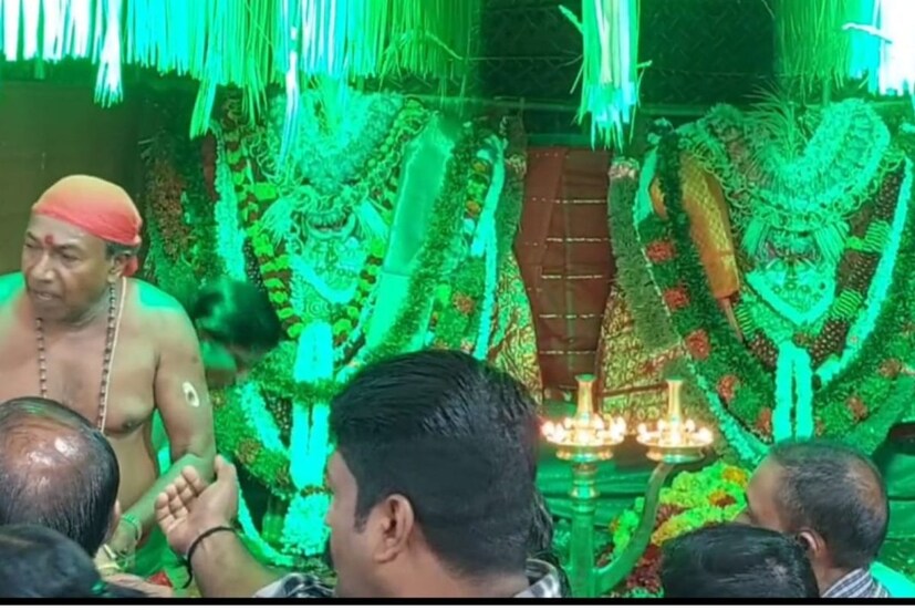  മീന ഭരണിയോട് അനുബന്ധിച്ച് കൊല്ലങ്കോട് ഭദ്രകാളി ക്ഷേത്രത്തിൽ നടക്കുന്ന തൂക്ക നേർച്ച