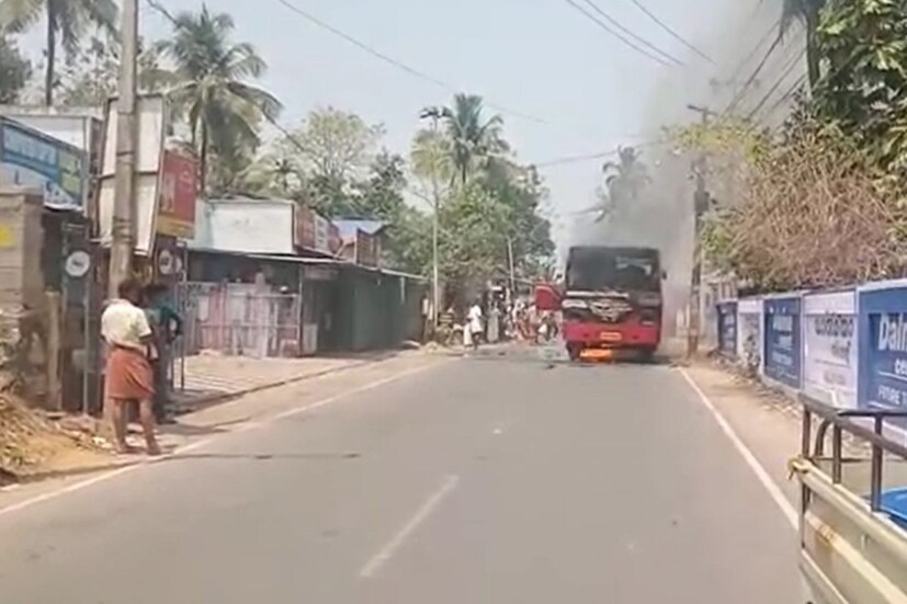  തുടർന്ന് ബസ്സിന് തീ പടർന്നു പിടിക്കുകയായിരുന്നു. ആറ്റിങ്ങൽ വർക്കല എന്നീ യൂണിറ്റുകളിലെ ഫയർഫോഴ്സ് എത്തിയാണ് തീ പൂർണമായും നിയന്ത്രണവിധേയമാക്കിയത്.