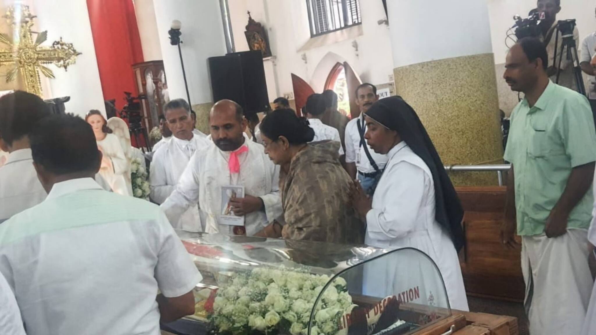 ചങ്ങനാശ്ശേരി അതിരൂപത മുൻ ആർച്ച് ബിഷപ്പ് മാർ ജോസഫ്​ പൗവ്വത്തിലിന്റെ സംസ്കാര ശുശ്രൂഷകൾ തുടങ്ങി