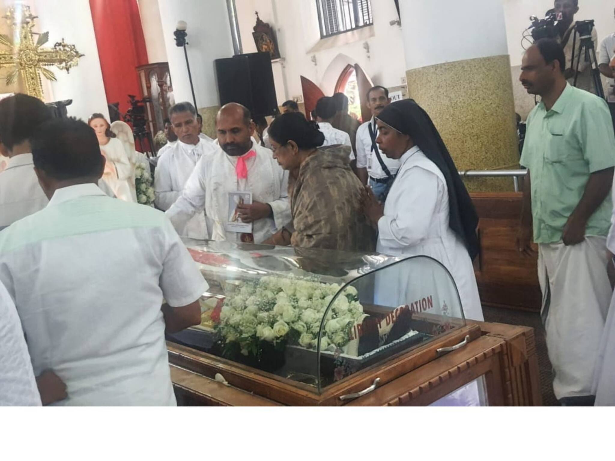 ചങ്ങനാശ്ശേരി അതിരൂപത മുൻ ആർച്ച് ബിഷപ്പ് മാർ ജോസഫ്​ പൗവ്വത്തിലിന്റെ സംസ്കാര ശുശ്രൂഷകൾ തുടങ്ങി