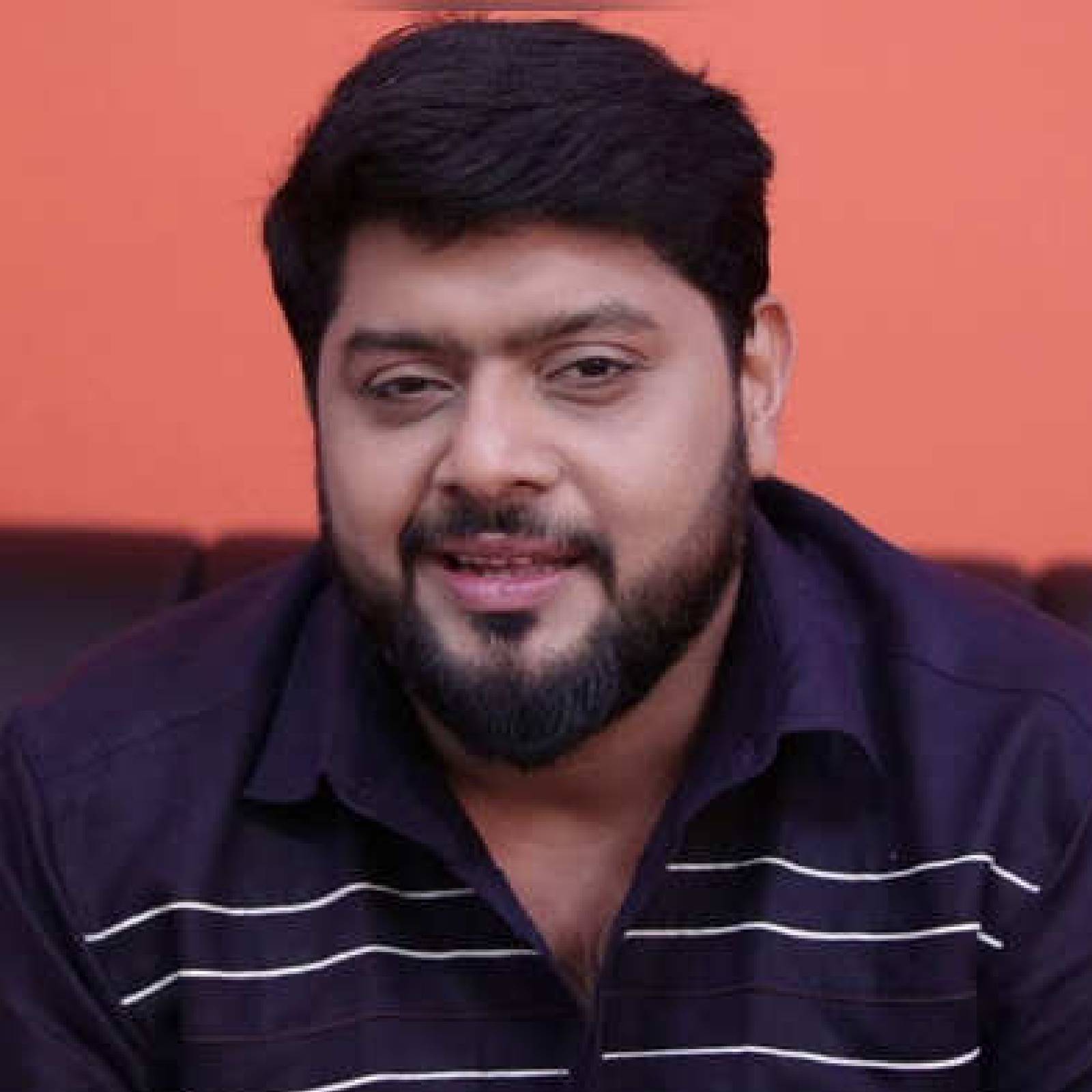  ദുബായിലെ മാളിൽ തന്റെ പിറന്നാളിന് ലാഭ മേള ഉണ്ടന്ന് മിഥുൻ മറ്റൊരു പോസ്റ്റിൽ അറിയിച്ചു. മിഥുന്റെ പിറന്നാൾ മുതൽ നാല് ദിവസങ്ങളിൽ ഇവിടെ മേള ഉണ്ടായിരിക്കും