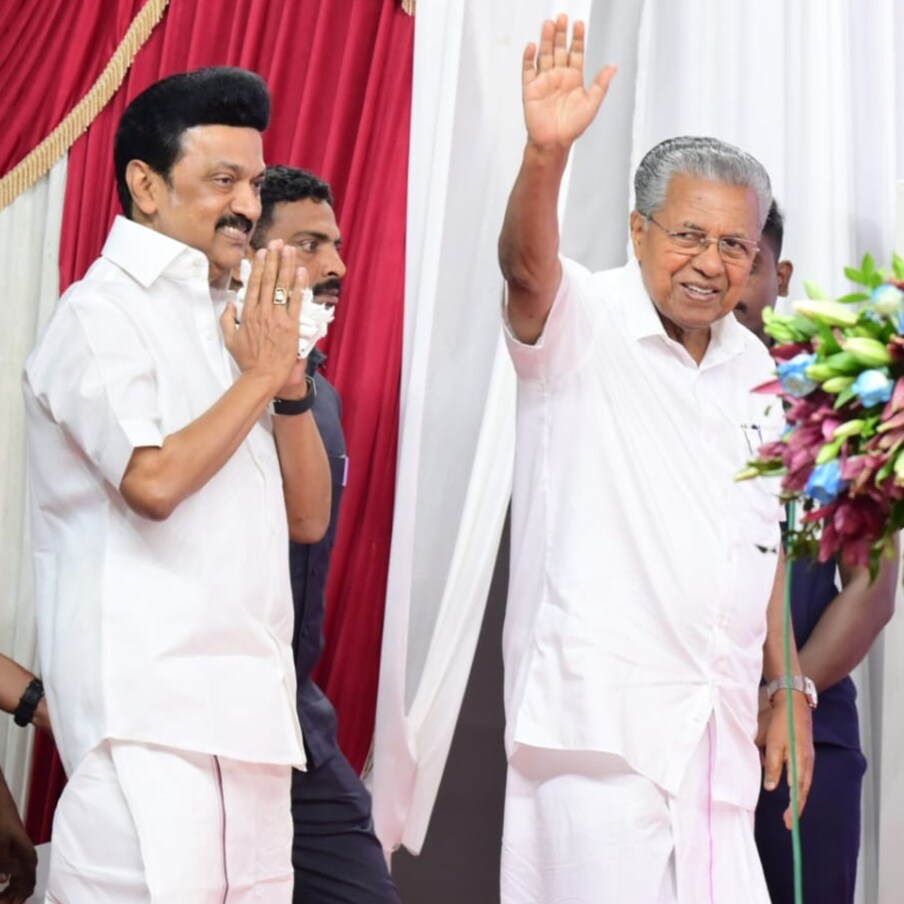  സംഘപരിവാറിന് ജനാധിപത്യത്തോട് അലർജിയാണ്. ബ്രാഹ്മണിക്കൽ കാലഘട്ടത്തിലേക്കാണ് സംഘപരിവാന്റെ പോക്ക്. പശു കേന്ദ്രീകൃത രാഷ്ട്രീയമാണ് നടത്തുന്നത്. നമ്മുടെ നാട്ടിൽ ഇപ്പോഴും സനാതന ഹിന്ദുത്വം എന്ന വാക്ക് മുഴങ്ങി കേൾക്കുന്നു. ബ്രാഹ്മണാധിപത്യത്തിന്റെ രാജവാഴ്ച കാലമാണ് സംഘപരിവാർ ഇതിലൂടെ ലക്ഷ്യമിടുന്നതെന്നും പിണറായി പറഞ്ഞു.