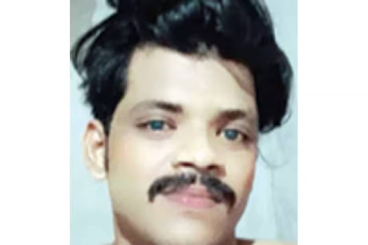 ഷൂവിന് അകത്ത് പ്രത്യേകം തീർത്ത അറയിൽ സൂക്ഷിച്ചാണ് സുഹൈൽ ഫോൺ ജയിലിന് അകത്തേക്കു കടത്തിയത്.